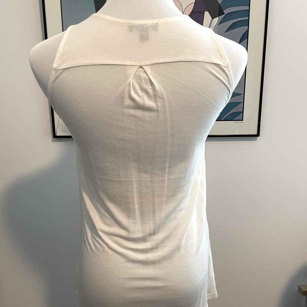 Express Dual Pocket Silky Vneck Tank - Picture 2 of 7